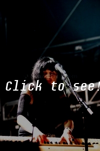 QUEENS OF THE STONE AGE_2DAW_c_HELMUT_RIEDL_ 01.09.2005 23-00